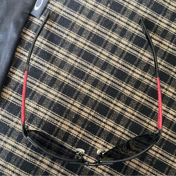 Oakley Restless Black and Red Sunglasses 60/15 Great Condition Bag Included #550 - Picture 4 of 9